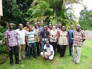 Photo souvenir de cette journée en présence de botanistes, professeurs, enseignants-chercheurs et étudiants des Universités Felix Houphouet Boigny et Nangui Abrogoua. 