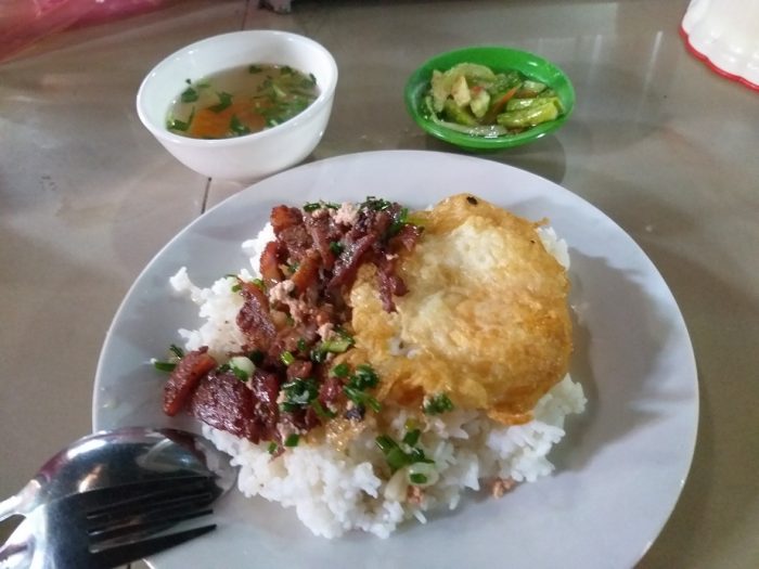 Riz au porc sur un marché de Phnom Penh (photo : Pascal Médeville)