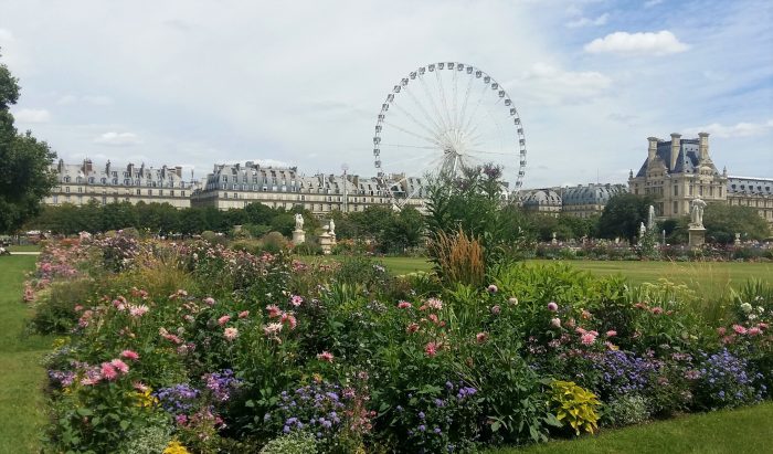 Le jardin des Tuileries et la grande roue de la fête foraine, juillet 2020