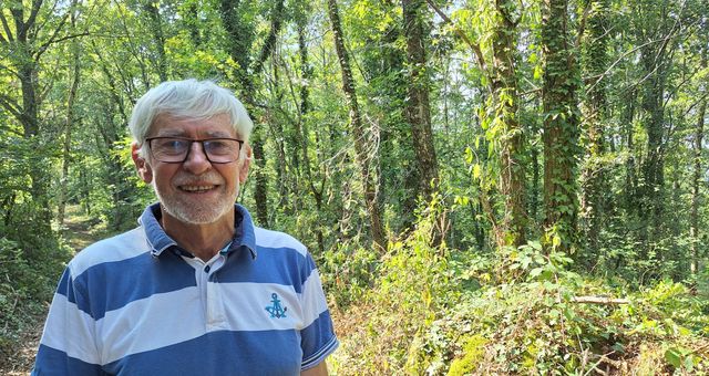 Le botaniste Daniel Mathieu dans le Beaujolais ©Radio France - Denis Cheissoux